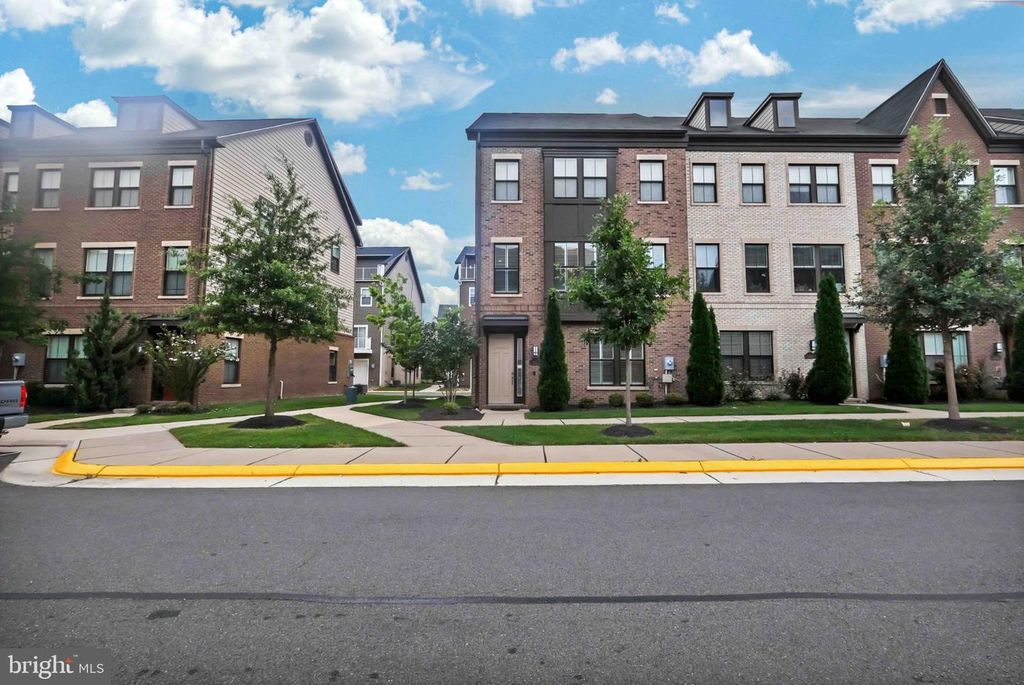 3061 ALAN SHEPARD ST, Herndon, VA 20171