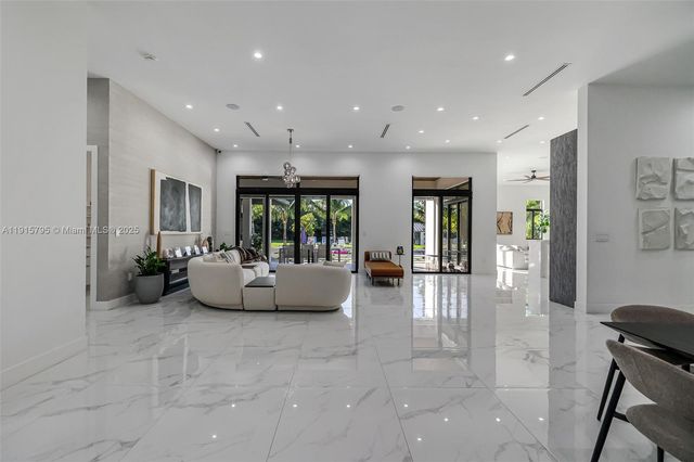 250 NW 129th Ave, Miami, FL 33182