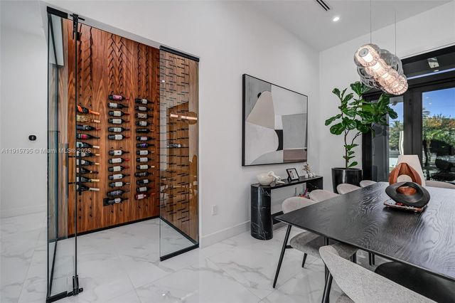 250 NW 129th Ave, Miami, FL 33182