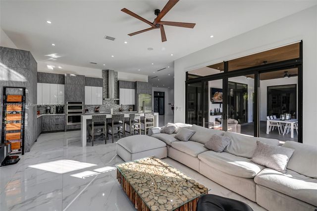 250 NW 129th Ave, Miami, FL 33182