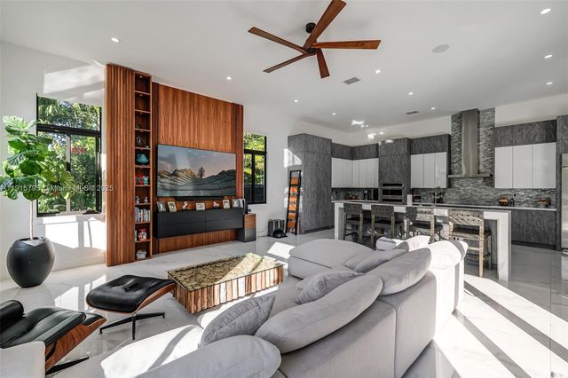 250 NW 129th Ave, Miami, FL 33182