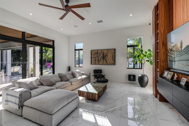 250 NW 129th Ave, Miami, FL 33182