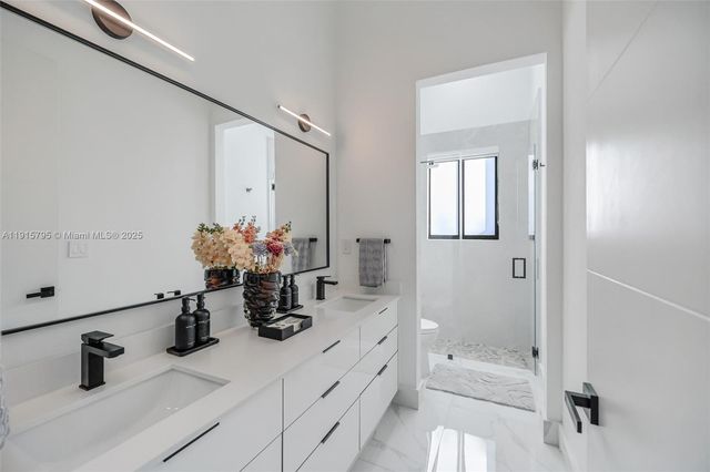 250 NW 129th Ave, Miami, FL 33182