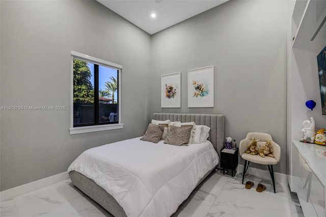 250 NW 129th Ave, Miami, FL 33182