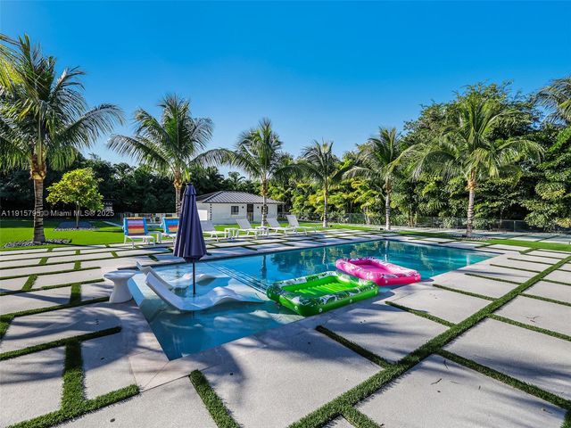 250 NW 129th Ave, Miami, FL 33182