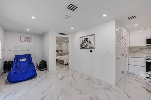 250 NW 129th Ave, Miami, FL 33182