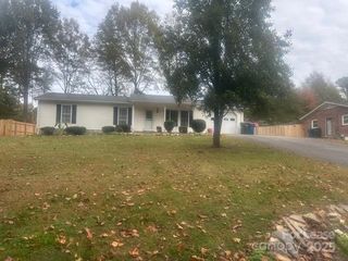 2366 14th Street Court NE, Hickory, NC 28601