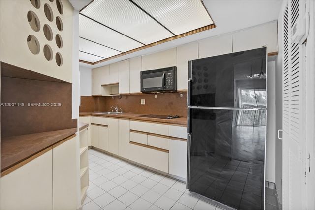 8775 Park Blvd 406, Miami, FL 33172