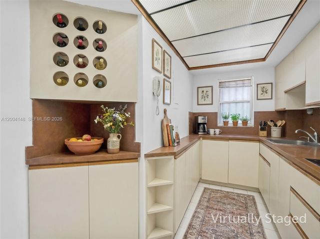 8775 Park Blvd 406, Miami, FL 33172