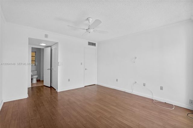 8775 Park Blvd 406, Miami, FL 33172