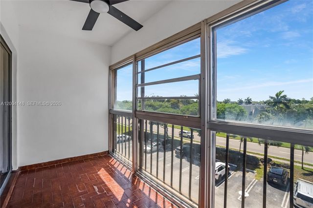 8775 Park Blvd 406, Miami, FL 33172