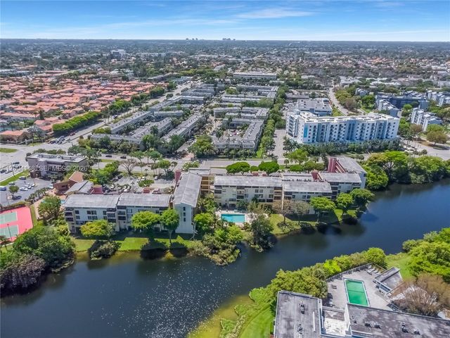 8775 Park Blvd 406, Miami, FL 33172