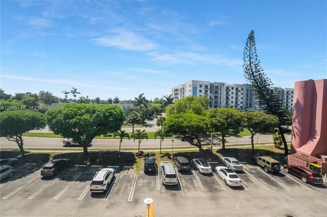 8775 Park Blvd 406, Miami, FL 33172