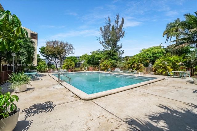 8775 Park Blvd 406, Miami, FL 33172