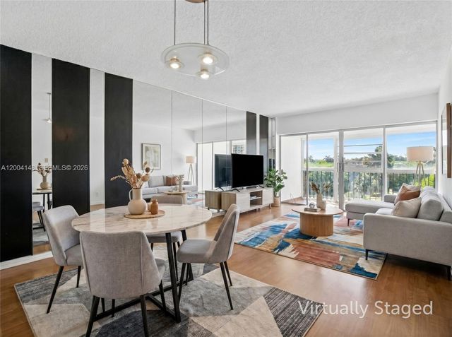 8775 Park Blvd 406, Miami, FL 33172