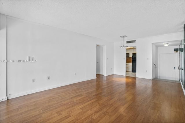 8775 Park Blvd 406, Miami, FL 33172