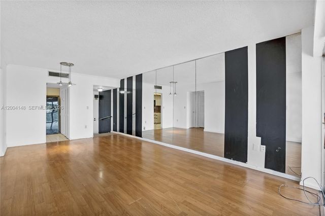 8775 Park Blvd 406, Miami, FL 33172