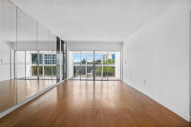 8775 Park Blvd 406, Miami, FL 33172