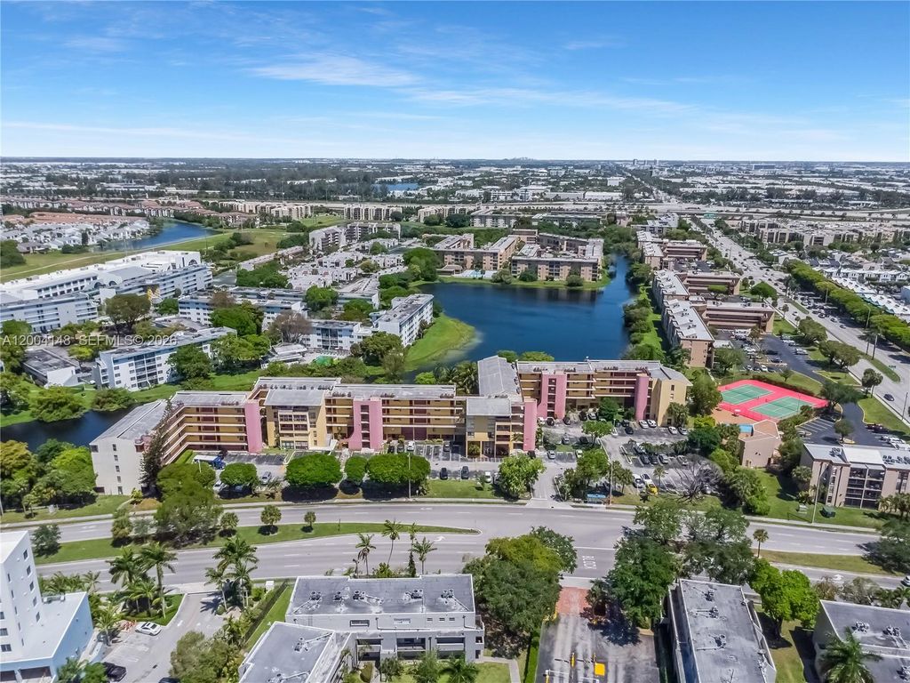 8775 Park Blvd 406, Miami, FL 33172