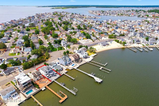 112 Grand View Drive, Toms River, NJ 08753