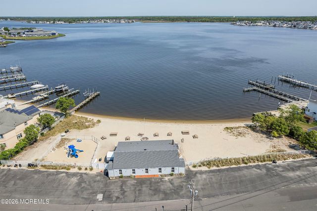 112 Grand View Drive, Toms River, NJ 08753