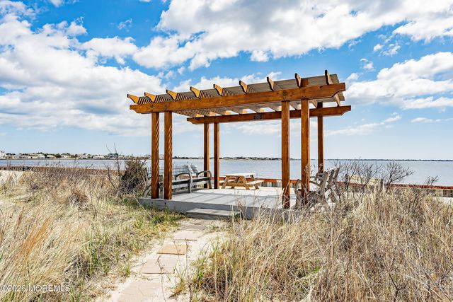 112 Grand View Drive, Toms River, NJ 08753