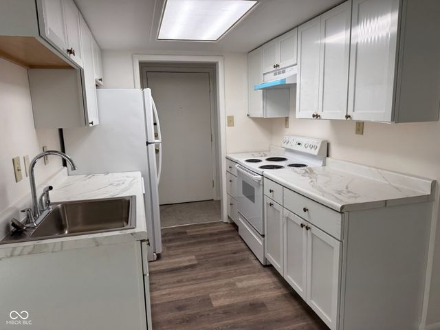 320 Elmead Court APT 2002, Greenwood, IN 46142