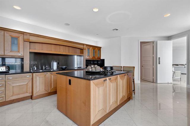 20155 NE 38th Court 2201, Aventura, FL 33180