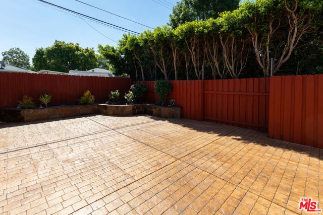 5766 Newcastle Avenue, Los Angeles, CA 91316