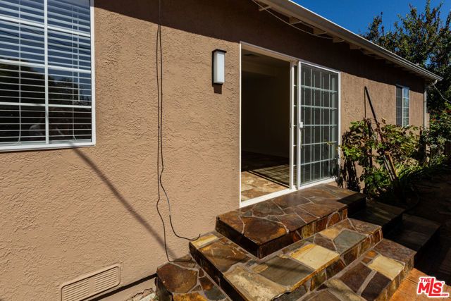 5766 Newcastle Avenue, Los Angeles, CA 91316