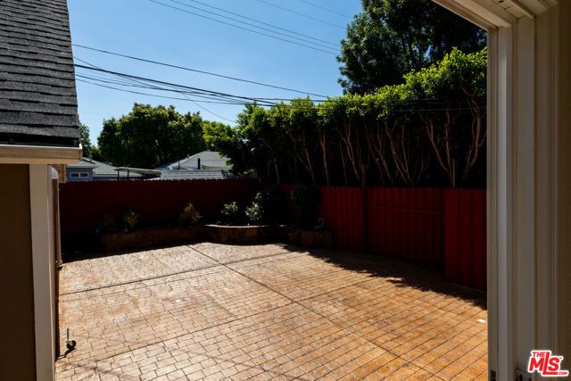 5766 Newcastle Avenue, Los Angeles, CA 91316