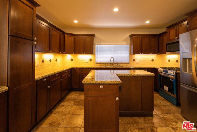5766 Newcastle Avenue, Los Angeles, CA 91316