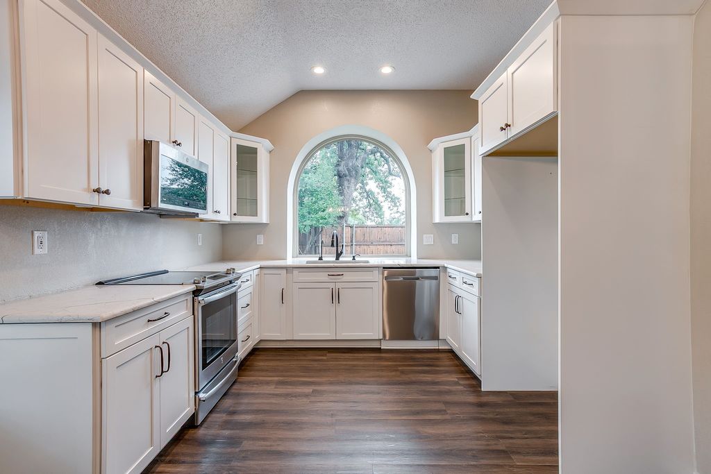 7901 Ember Oaks Drive, North Richland Hills, TX 76182 — photo 4
