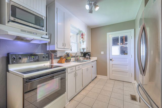 208 Walnut Hill Dr, Nashville, TN 37214