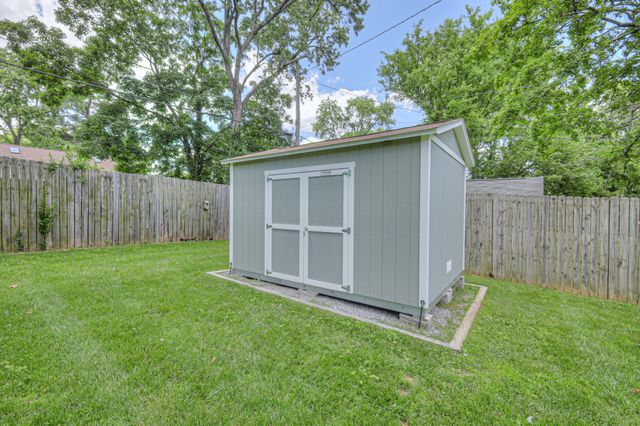 208 Walnut Hill Dr, Nashville, TN 37214