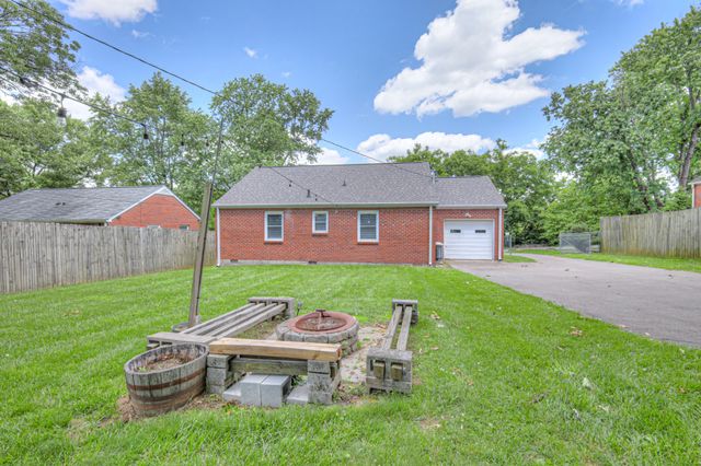 208 Walnut Hill Dr, Nashville, TN 37214