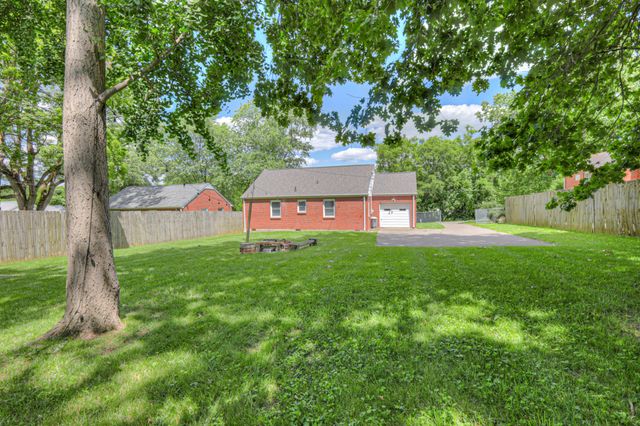 208 Walnut Hill Dr, Nashville, TN 37214