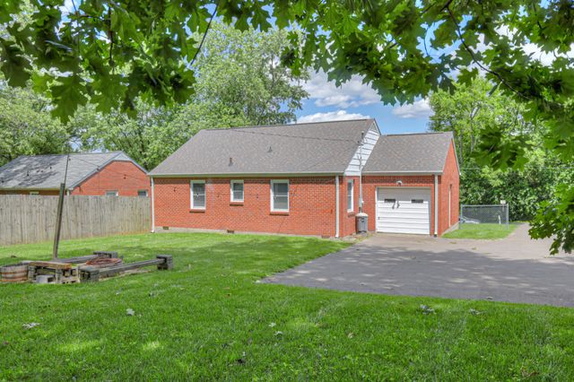 208 Walnut Hill Dr, Nashville, TN 37214
