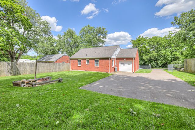 208 Walnut Hill Dr, Nashville, TN 37214