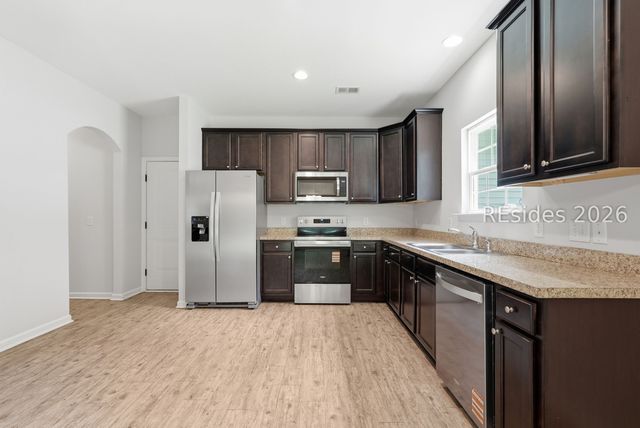 4 Swamp White Oak Dr, Bluffton, SC 29910