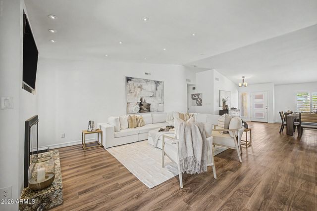 2335 E SHANGRI LA Road, Phoenix, AZ 85028
