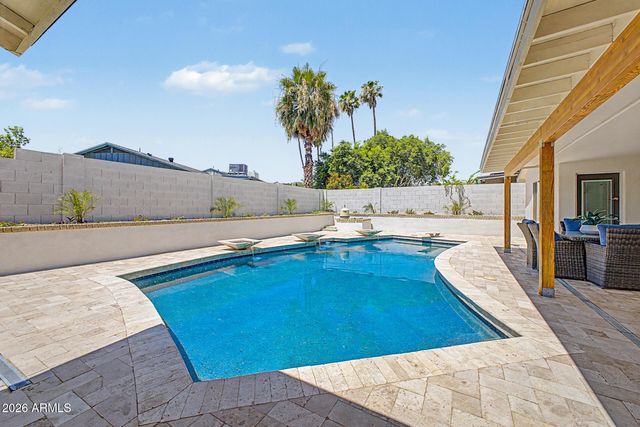 2335 E SHANGRI LA Road, Phoenix, AZ 85028