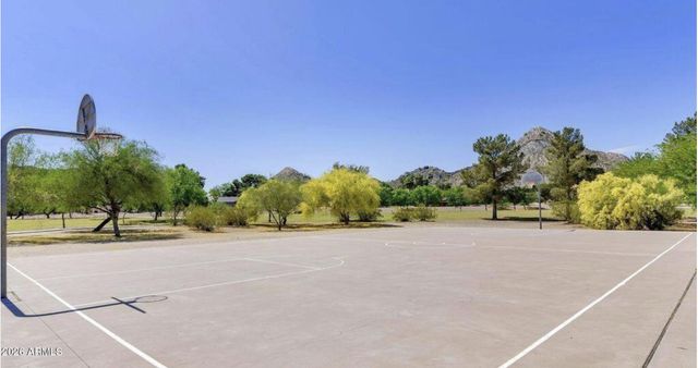 2335 E SHANGRI LA Road, Phoenix, AZ 85028