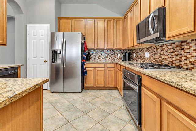 2719 Falcon Trail, Grand Prairie, TX 75052