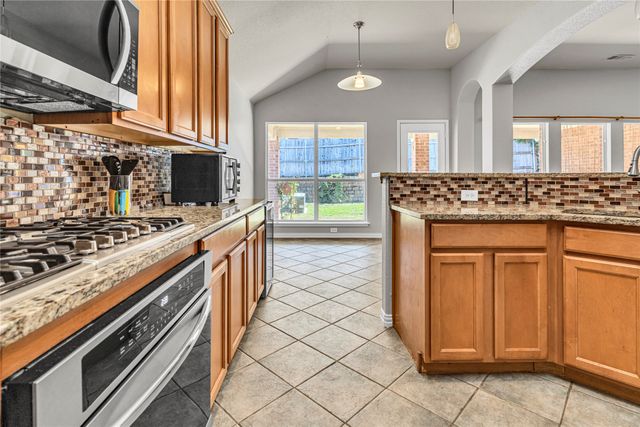 2719 Falcon Trail, Grand Prairie, TX 75052
