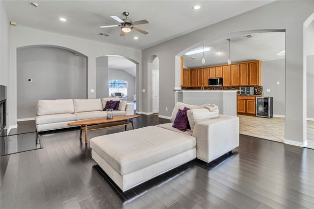 2719 Falcon Trail, Grand Prairie, TX 75052