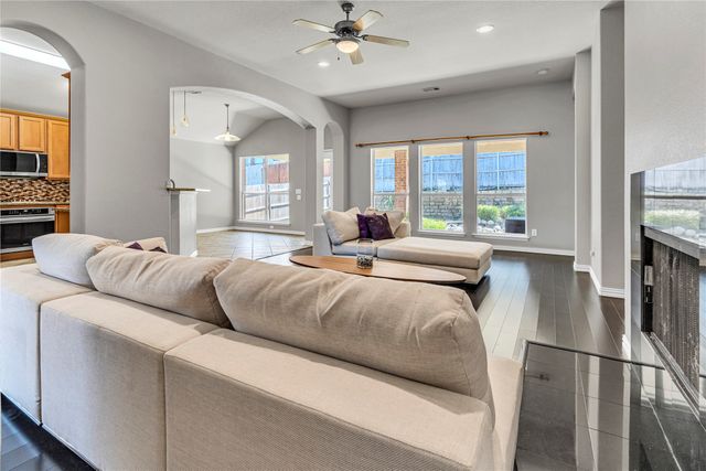 2719 Falcon Trail, Grand Prairie, TX 75052