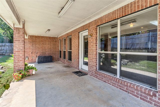 2719 Falcon Trail, Grand Prairie, TX 75052