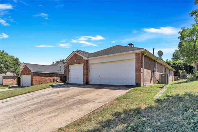 2719 Falcon Trail, Grand Prairie, TX 75052