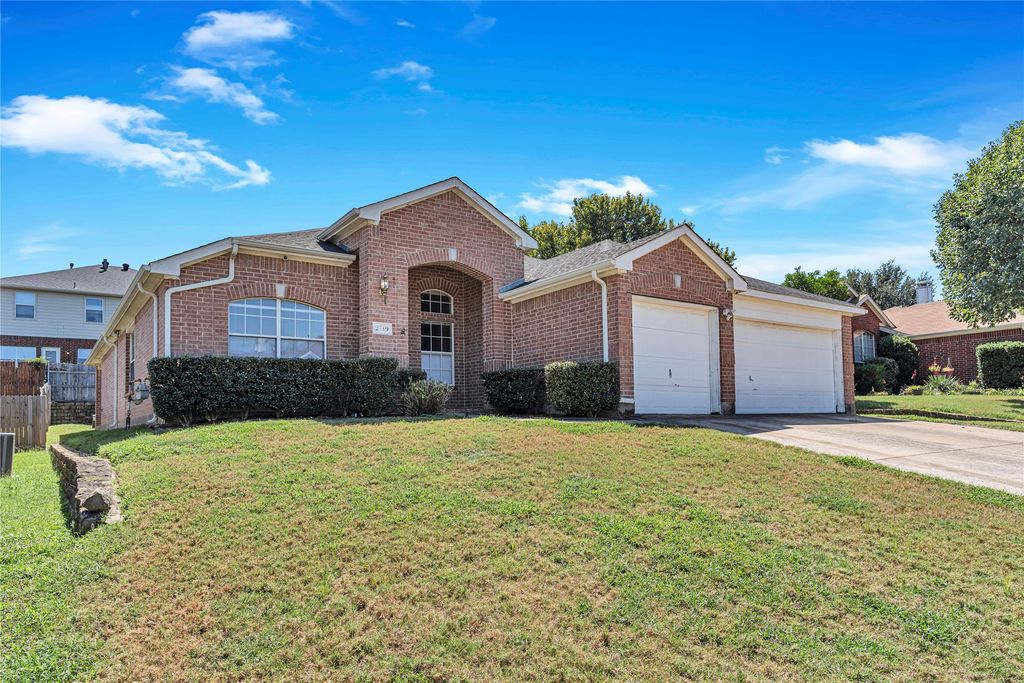 2719 Falcon Trail, Grand Prairie, TX 75052